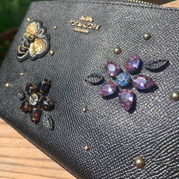 Authentic Coach Crossgrain leather Lg zip Wristlet - Picture 5 of 8